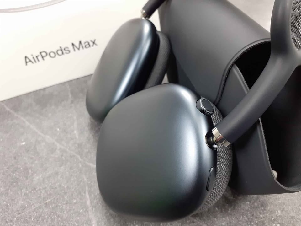 Like New Apple AirPods Max USB-C A3184 (2nd Gen) Midnight Blue